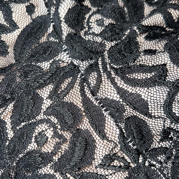 SOPANO BLACK LACE AND NUDE DRESS SIZE M - Picture 6 of 11